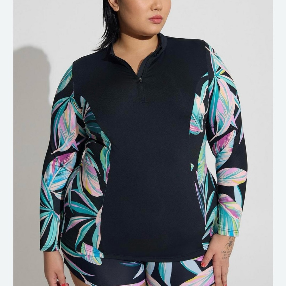 Torrid NWT women’s 2x Rash Guard longsleeve swim top black tropical